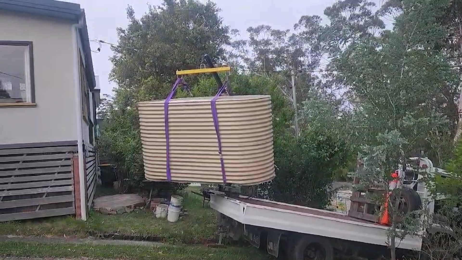 Water tank installation